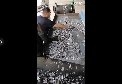 废铝香蕉视频网站在线观看处理废铝铝合金物出料效果视频